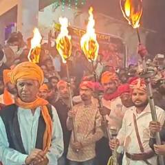 In Pics: उदयपुर में खेली गई बारूद की होली, रातभर चली तोप और बंदूकें, देखने के लिए उमड़ी भीड़