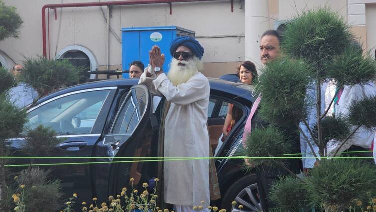 Sadhguru Discharged From Hospital In Delhi After Emergency Brain Surgery Sadhguru Health Update: హాస్పిటల్ నుంచి డిశ్చార్జ్ అయిన సద్గురు, నిలకడగా ఆయన ఆరోగ్యం