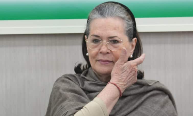 Sangli loksabha Election 2024 Congress leaders will meet Sonia Gandhi in Delhi today on the Sangli Lok Sabha issue loksabha election news vishal patil  Chandrahar Patil  सांगलीचा तिढा कायम! काँग्रेस नेत्यांची आज 'दिल्लीवारी', विश्वजीत कदमांसह विशाल पाटील सोनिया गांधींना भेटणार