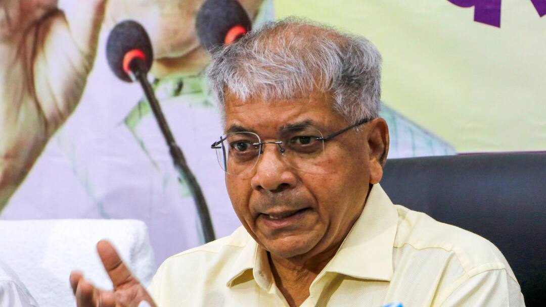Lok Sabha Elections 2024 Prakash Ambedkar VBA Quits MVA To Contest Solo In Maharashtra VBA Snaps Ties With MVA To Fight LS Polls Alone. Prakash Ambedkar To Contest From Akola
