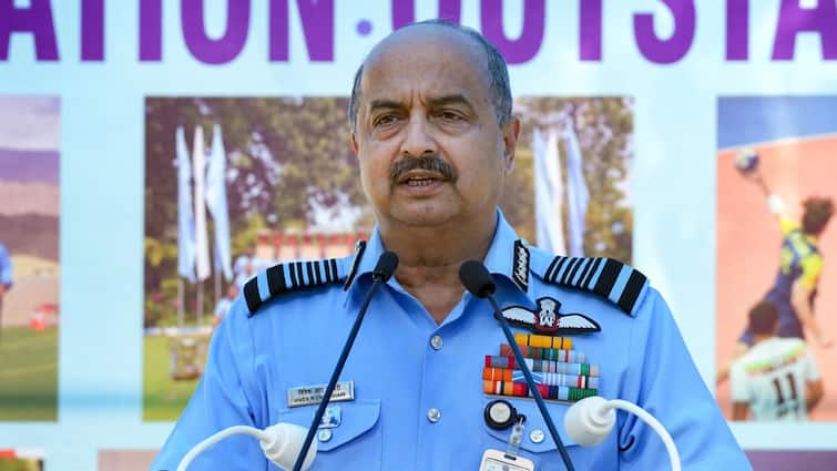 Indian Air Force chief VR Chaudhari On Balakot Air Strike Pakistan 'राजनीतिक इच्छाशक्ति से दुश्मन को भी ताकत दिखाई जा सकती है', बालाकोट एयर स्ट्राइक पर बोले IAF चीफ