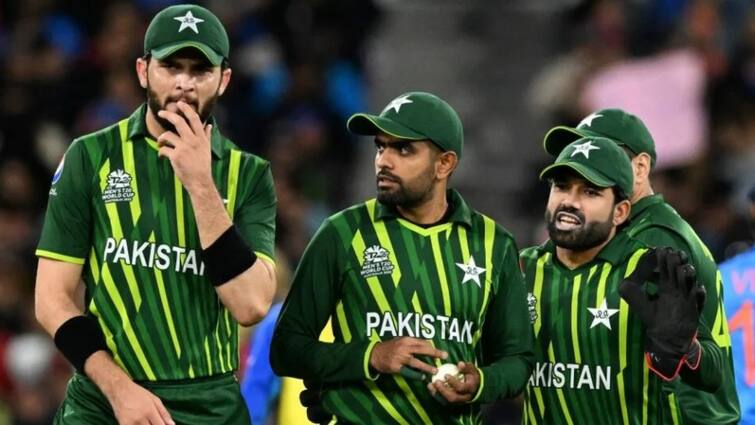 babar azam likely to be reappointed captain of pakistan cricket team reports बाबर का एटीट्यूड बना PCB के लिए नई मुसीबत, टी20 वर्ल्ड कप के लिए किसे मिलेगी कप्तानी