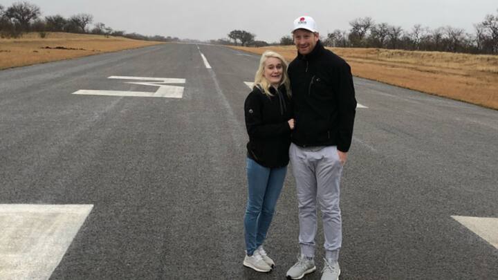 सोने मार्टिन्स का जन्म 30 जुलाई, 1991 को दक्षिण अफ्रीका की राजधानी प्रिटोरिया में हुआ था.