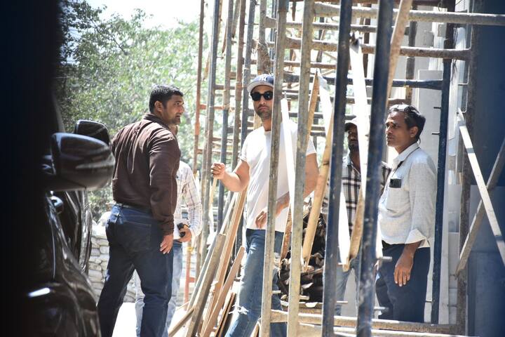 Alia and Ranbir were also seen inspecting their under-construction home in September 2022, during which time Alia was pregnant. (All images: Manav Manglani)