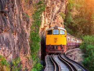 Memorable Train Routes: आपको भी पसंद है ट्रेन का सफर, ये हैं बेस्ट ट्रेन रूट्स जो जर्नी में लगा देते हैं चार चांद
