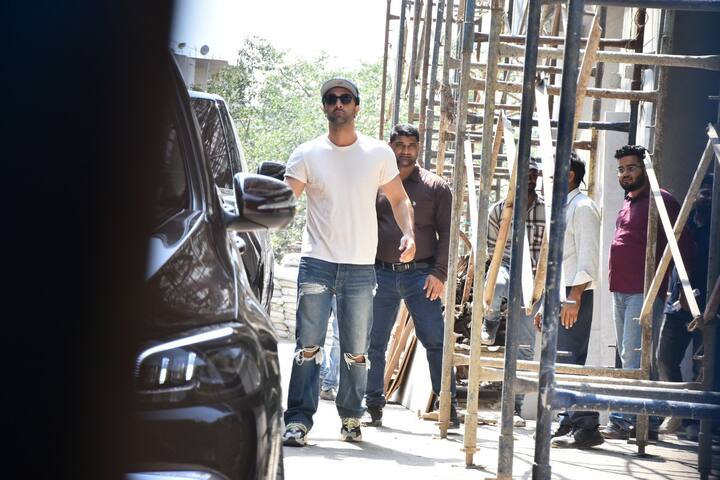 Ranbir was dressed in a white tshirt and blue jeans and he completed his look with a cap.