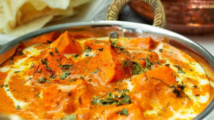 வீட்டிலேயே தயாரித்த பனீரை பயன்படுத்தலாம். பாலை திரிய வைத்து தயாரிக்கலாம்.