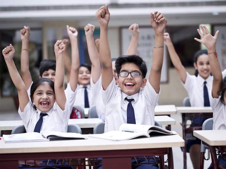 EWS Admission: તમામ ખાનગી શાળાઓએ EWS કેટેગરી હેઠળ પ્રવેશ મળે છે, જો શાળા આ રીતે એડમિશન ન આપે તો શાળા સામે કાર્યવાહી થઈ શકે છે. આવા અનેક કિસ્સા પ્રકાશમાં આવ્યા છે.