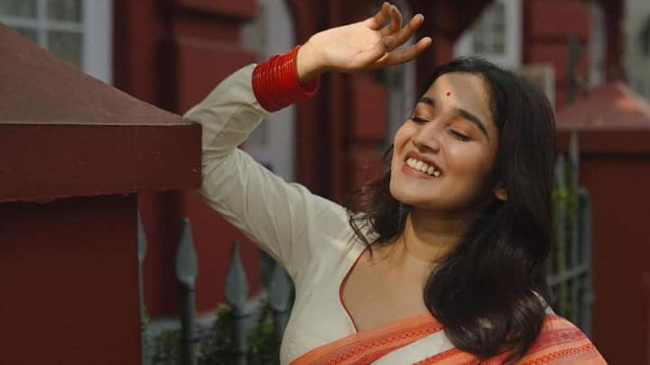 Anikha Surendran:  బాలనటిగా మెప్పించిన అనిఖా సురేంద్రన్ రీసెంట్ గా బుట్టబొమ్మ సినిమాతో హీరోయిన్ గా కూడా ట్రై చేసింది. రీసెంట్ గా ఆమె షేర్ చేసిన పిక్స్ చూసి వాప్ అంటున్నారంతా...