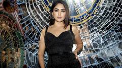 मृणाल ठाकूर बॅकलेस बॉडीकॉन ड्रेसमध्ये वाढवले सोशल मीडियाचे तापमान!