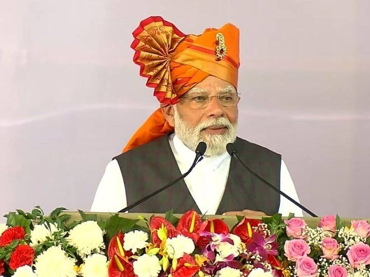 ED की जब्त संपत्तियों को गरीबों में बांटेगी सरकार, बंगाल में पीएम मोदी का बड़ा ऐलान PM narendra modi says government working on distribute ed attached properties among poor west bengal ED की जब्त संपत्तियों को गरीबों में बांटेगी सरकार, बंगाल में पीएम मोदी का बड़ा ऐलान