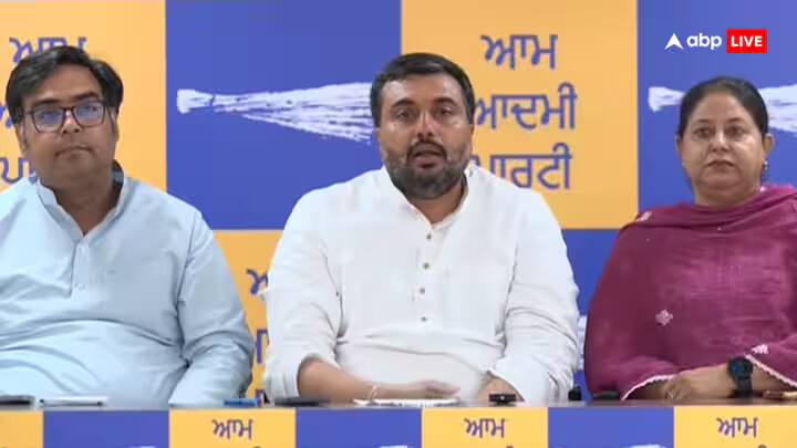 punjab-aap-mlas-claims-20-to-25-crores-are-being-offered-to-join-bjp-lok-sabha-elections Punjab: BJPમાં જોડાવા 20થી 25 કરોડ રુપિયાની ઓફરી મળી હોવાનો AAP ધારાસભ્યનો દાવો, નામ અને નંબર કર્યા જાહેર