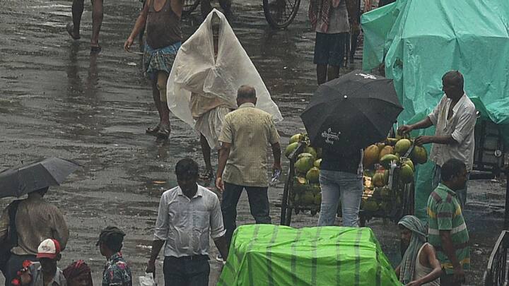 আগামী কয়েকদিনে খুব বেশি হলে ২-৩ ডিগ্রি বাড়তে পারে তাপমাত্রা। রাজ্যের পশ্চিমের জেলাগুলিতেও ৩৬-৩৮ ডিগ্রি সেলসিয়াস থাকবে তাপমাত্রা। এই সময় তাপপ্রবাহের সতর্কবার্তা নেই বলে জানিয়েছে আলিপুর আবহাওয়া দফতর।