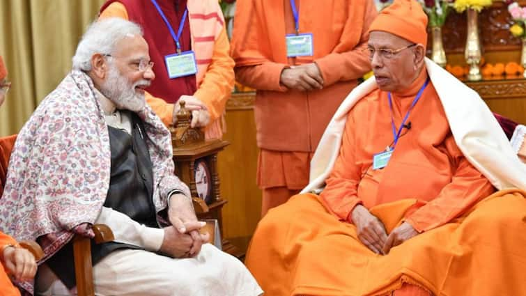 Swami Smaranananda Death Ramakrishna Mission Chief Passes Away At 94 PM Modi CM Mamata Banerjee Pay Tribute Ramakrishna Mission Chief Swami Smaranananda Passes Away At 94. PM Modi, CM Mamata Pay Tribute