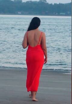 Megha Shukla Photos: ઓરેન્જ ડ્રેસમાં મેઘા શુક્લાએ દરિયા કિનારે બતાવી કાતિલ અદા