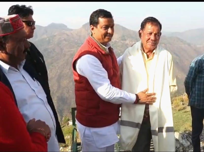 Uttarakhand Lok Sabha Election 2024: बीजेपी प्रत्याशी अनिल बलूनी ने अपने गुरू से की मुलाकात, लिया आशीर्वाद