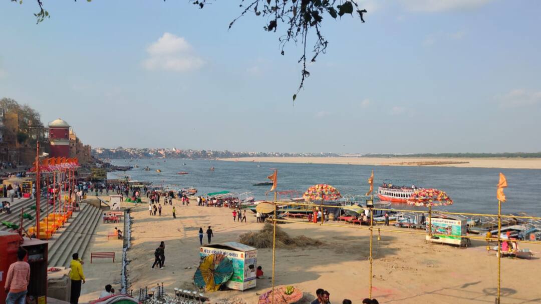 Varanasi weather today in march month heat started summer less people seen on ghat temperature in up ann Varanasi Weather: गर्मी दिखाने लगी तेवर, पारा 36 डिग्री पार, दोपहर में घाटों पर पसरा सन्नाटा