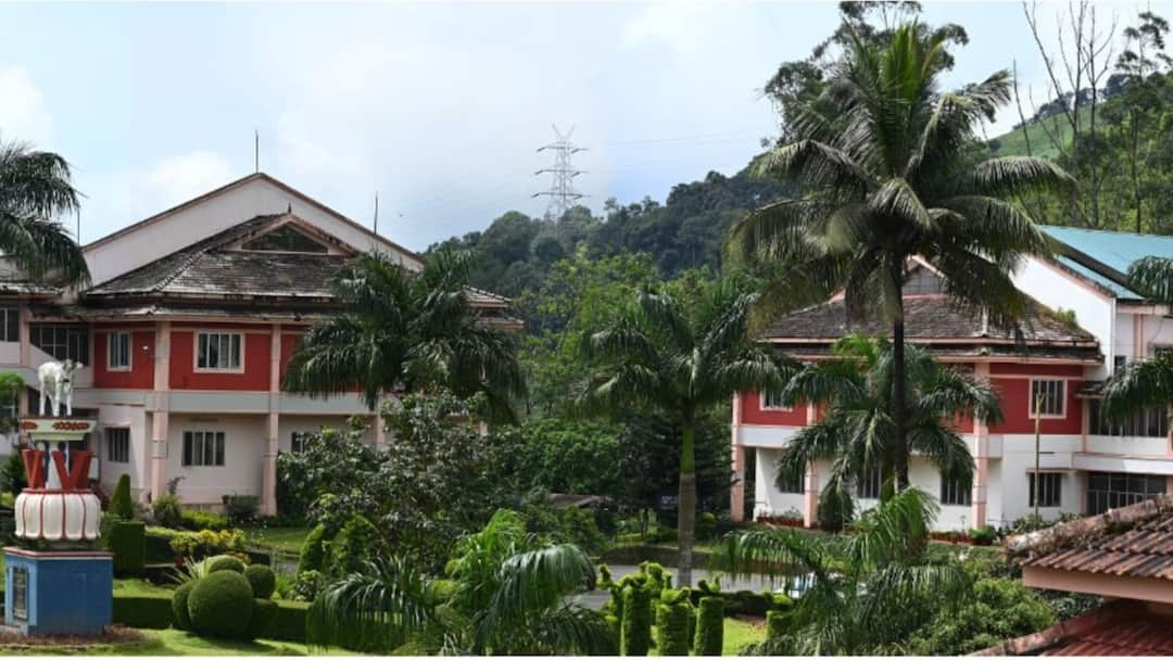 Wayanad Student Death: Kerala Govt Suspends 3 Employees Over 'Delay' In Handing Over Details To CBI Wayanad Student Death: Kerala Govt Suspends 3 Employees Over 'Delay' In Handing Over Details To CBI