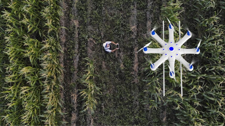 Drone Farming India Agriculture Kisan Number Benefit Drawback Pro Con Advantage Disadvantage How To Operate Video ABPP Flying High For 'Kisan': Role Of Drones In Modernising Indian Farming Techniques