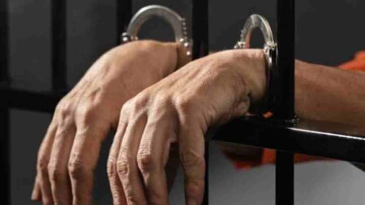 जिसके बाद लाश से छेड़छाड़ करने के आरोप में झोंग ली को गिरफ्तार कर लिया गया और साथ ही उन पर 25 हजार का जुर्माना भी लगाया गया.