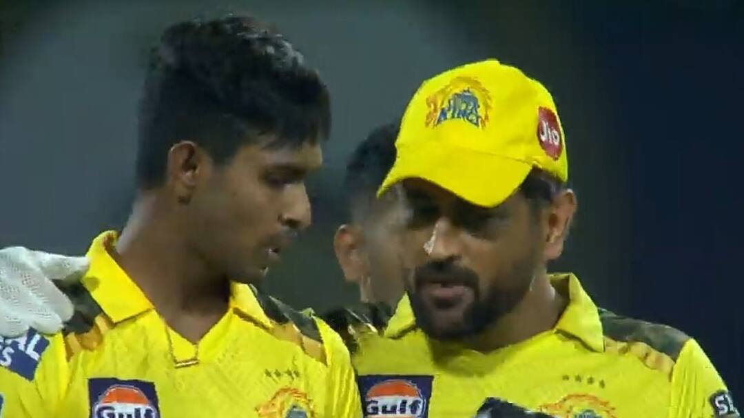 Watch Video: ”மீச வெச்ச தாயப்போல பேசுகின்ற தெய்வம் நீயே” : தோனியை வணங்கி ஐபிஎல்லில் பதிரனா களம்..