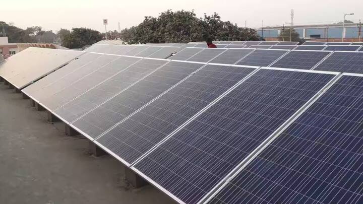 उत्तर प्रदेश सरकार की ओर से वाराणसी में 25 हजार कनेक्शन देने का टारगेट रखा गया था. लेकिन मात्र ढाई महीनों में ही करीब 28 हजार कनेक्शन बांटे जा चुके हैं.