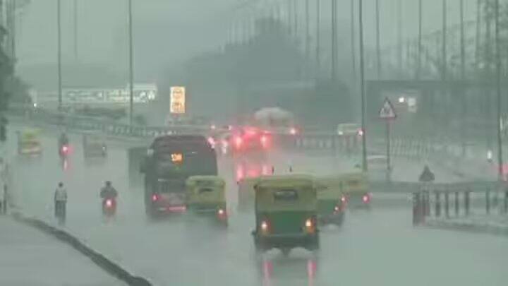 હવામાન વિભાગે કહ્યું કે વેસ્ટર્ન ડિસ્ટર્બન્સના કારણે હરિયાણા અને રાજસ્થાનના કેટલાક ભાગોમાં વરસાદ પડી શકે છે. આ ઉપરાંત પશ્ચિમ બંગાળમાં પણ વરસાદની સંભાવના છે.