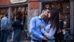 Relationship Tips: फूलों की तरह हमेशा खिलाकर रखना है रिश्ता, बस अपनाएं ये टिप्स