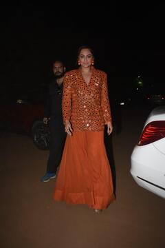 'हिरामंडी' इव्हेंटमध्ये सोनाक्षी सिन्हा पोहचली खास लूकमध्ये; पाहा फोटो!