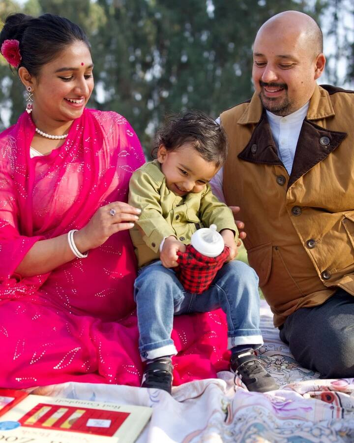 बता दें कि मोहिना ने 2019 में सुयश महाराज के साथ शादी की थी. उन्होंने 2022 में पहले बच्चे को जन्म दिया, जिसका नाम उन्होंने अयांश रखा.