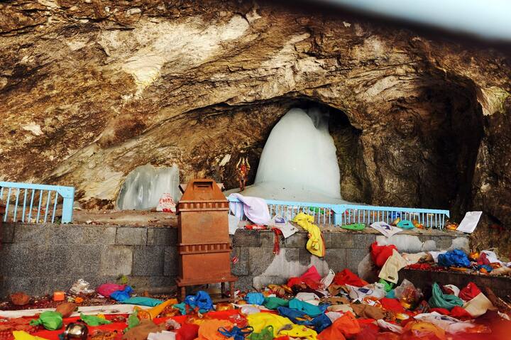 Amarnath Yatra 2024: દર વર્ષે લોકો બાબા બર્ફાની એટલે કે અમરનાથ યાત્રાની આતુરતાથી રાહ જુએ છે. 2024માં અમરનાથ ધામ યાત્રા ક્યારે શરૂ થઈ રહી છે, અહીં જાણો તેનું રજિસ્ટ્રેશન ક્યારે શરૂ થશે.