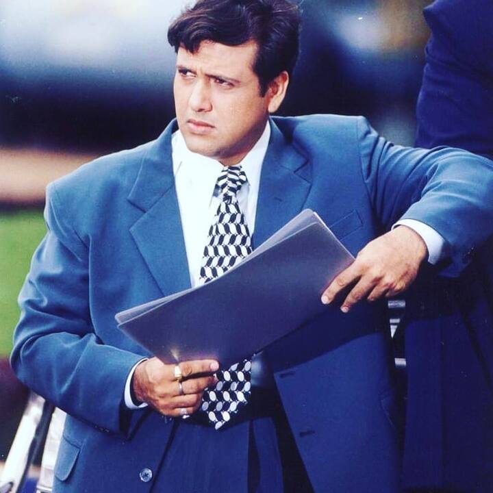 सलमान खान से झगड़ा – एक दौर था जब बॉलीवुड में गोविंदा और सलमान खान की गहरी दोस्ती होती थी. लेकिन फिर एक्टर की बेटी की वजह से दोनों का रिश्ता खराब हो गया. रिपोर्ट्स के अनुसार सलमान खान गोविंदा की बेटी को फिल्मों में लॉन्च करने वाले थे. लेकिन जब ऐसा नहीं हो पाया तो गोविंदा नाराजा हो गए. लेकिन सलमान से उनकी ये नाराजगी उनके करियर पर भारी पड़ी.