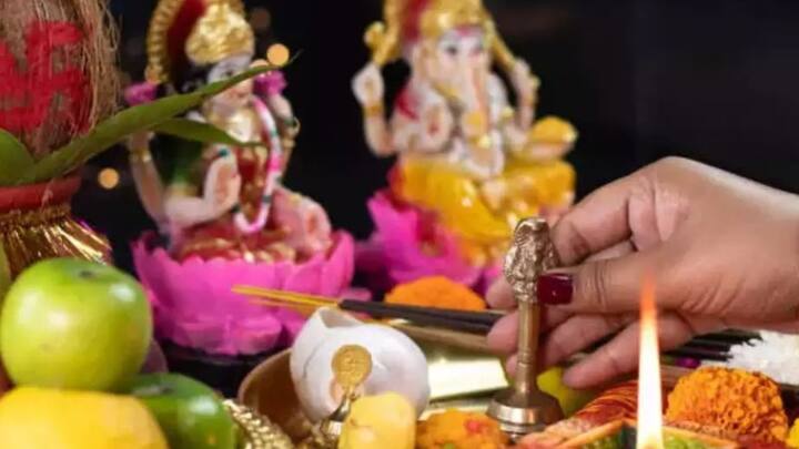 এই দিনে পূজার সামগ্রী এবং ছুরি, কাঁচির মতো ধারালো জিনিস কেনাও অশুভ বলে মনে করা হয়। ডিসক্লেমার: এখানে প্রদত্ত তথ্য শুধুমাত্র অনুমান এবং তথ্যের উপর ভিত্তি করে। এখানে উল্লেখ করা গুরুত্বপূর্ণ যে এবিপি লাইভের কোনও ধরনের বিশ্বাস, তথ্যের উপর সম্পাদকীয় কোনও মতামত নেই। কোন তথ্য বা অনুমান প্রয়োগ করার আগে, সংশ্লিষ্ট বিশেষজ্ঞের সঙ্গে পরামর্শ করুন।