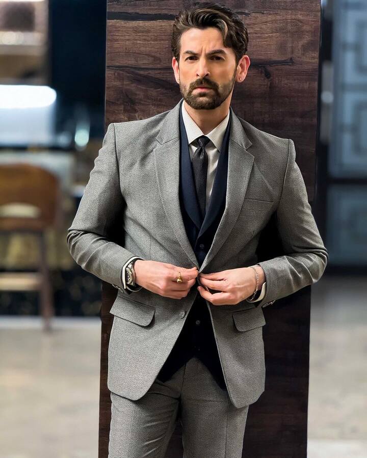 नील नितिन मुकेश – एक्टर नील नितिन मुकेश के साथ भी ऐसा हादसा हो चुका है. ये तब की बात है जब एक्टर फिल्म ‘3 जी’ की शूटिंग कर रहे थे. एक्टर ने खुलासा किया था कि जहां फिल्म की शूटिंग हो रही थी. वहां उनको ये एहसास होता था कि रात के अंधेरे में एक व्यक्ति उनके पास खड़ा है. जब उन्होंने यूनिट के लोगों का ये बताया तो किसी ने उनकी बात नहीं मानी.