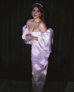 Shama Sikander PHOTO: ઑફ-શોલ્ડર ગાઉનમાં પ્રિન્સેસ લાગી શમા સિકંદર