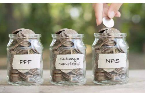 PPF and SSY Deadline: ਵਿੱਤੀ ਸਾਲ 2023-24 ਆਪਣੇ ਆਖਰੀ ਪੜਾਅ 'ਤੇ ਹੈ। ਅਜਿਹੀ ਸਥਿਤੀ ਵਿੱਚ, ਜੇਕਰ ਤੁਸੀਂ ਪਬਲਿਕ ਪ੍ਰੋਵੀਡੈਂਟ ਫੰਡ ਜਾਂ ਸੁਕੰਨਿਆ ਸਮ੍ਰਿਧੀ ਯੋਜਨਾ ਖਾਤੇ ਵਿੱਚ ਨਿਵੇਸ਼ਕ ਹੋ, ਤਾਂ ਤੁਹਾਡੇ ਲਈ ਇੱਕ ਮਹੱਤਵਪੂਰਣ ਖਬਰ ਹੈ। ਇਨ੍ਹਾਂ ਖਾਤਿਆਂ ਨਾਲ ਸਬੰਧਤ ਇਕ ਜ਼ਰੂਰੀ ਕੰਮ ਨੂੰ ਅਗਲੇ ਚਾਰ ਦਿਨਾਂ ਵਿਚ ਪੂਰਾ ਕਰਨਾ ਜ਼ਰੂਰੀ ਹੈ। ਨਹੀਂ ਤਾਂ ਬਾਅਦ ਵਿੱਚ ਤੁਹਾਨੂੰ ਵੱਡਾ ਨੁਕਸਾਨ ਹੋ ਸਕਦਾ ਹੈ। ਜੇ ਤੁਸੀਂ ਇਸ ਵਿੱਤੀ ਸਾਲ ਵਿੱਚ ਆਪਣੇ PPF ਖਾਤੇ ਅਤੇ SSY ਖਾਤੇ ਵਿੱਚ ਨਿਵੇਸ਼ ਨਹੀਂ ਕੀਤਾ ਹੈ, ਤਾਂ ਇਸ ਕੰਮ ਨੂੰ ਜਲਦੀ ਤੋਂ ਜਲਦੀ ਪੂਰਾ ਕਰੋ।