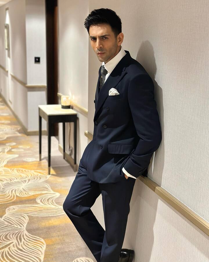 यासोबतच त्यांनी आपल्या खाण्याच्या सवयींचीही काळजी घेतली, त्यात त्याने साखर पूर्णपणे सोडून दिली.(photo:kartikaaryan/ig)