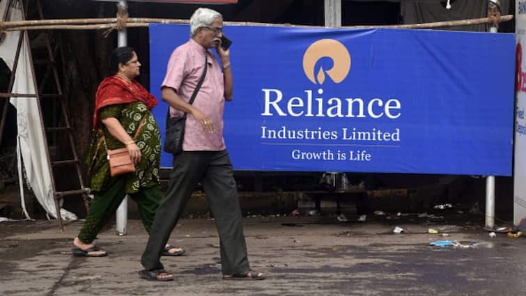 Ambani Adani Collaboration For First Time Reliance Picks 26% Stake In Adani Power Project In A First, Ambani, Adani Collaboration: Reliance Picks 26% Stake In Adani Power Project