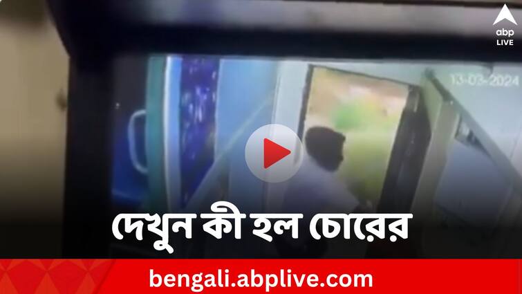 Youth Snatches chain from Elderly woman on moving train Viral Video: চলন্ত ট্রেনে বৃদ্ধার গলার চেন ছিনতাইয়ের চেষ্টা যুবকের, দেখুন কী হল তারপর !