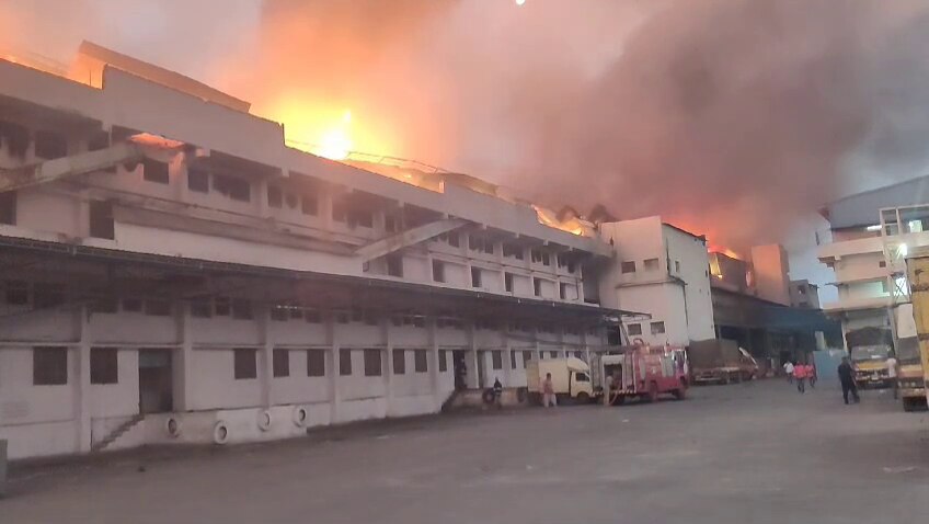 Hyderabad Fire Accident: హైదరాబాద్‌లోని బిస్కెట్ ఫ్యాక్టరీలో అగ్ని ప్రమాదం- షార్ట్‌సర్క్యూట్ అంటున్న యజమాని