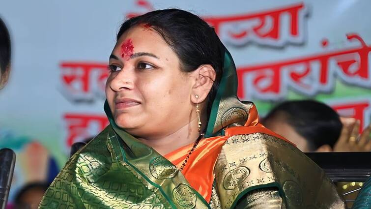 Congress Rashmi Barve candidature application canceled Election Commission decision after rejecting caste certificate Ramtek Lok Sabha Election marathi uodate Rashmi Barve : रामटेकमध्ये काँग्रेसला धक्का! रश्मी बर्वेंचं सकाळी जातप्रमाणपत्र रद्द, संध्याकाळी उमेदवारी अर्जच बाद केला