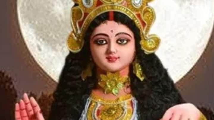 বৃহস্পতিবার টাকা লেনদেন করা শুভ বলে মনে করা হয় না। বৃহস্পতিবার দেওয়া কোনো ঋণ ফেরত পাওয়া যায় না বলে বিশ্বাস রয়েছে।