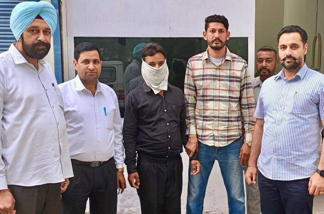 PSPCL ਦਾ ਸਹਾਇਕ ਲਾਈਨ ਮੈਨ 15,000 ਰੁਪਏ ਰਿਸ਼ਵਤ ਲੈਂਦਾ ਕਾਬੂ Assistant Lineman of PSPCL caught taking Rs 15,000 bribe PSPCL ਦਾ ਸਹਾਇਕ ਲਾਈਨ ਮੈਨ 15,000 ਰੁਪਏ ਰਿਸ਼ਵਤ ਲੈਂਦਾ ਕਾਬੂ