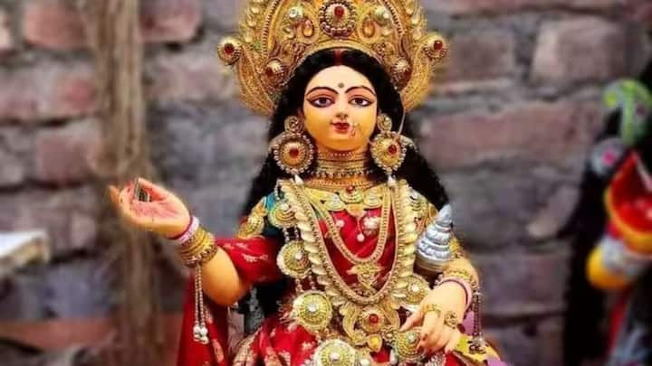 অন্যদিকে, আপনি যদি বৃহস্পতিবার কারও কাছ থেকে টাকা ধার নেন, তাহলে আপনার ঋণ বাড়তে পারে। তাই এই দিনে অর্থ সংক্রান্ত কাজ করা উচিত নয়।