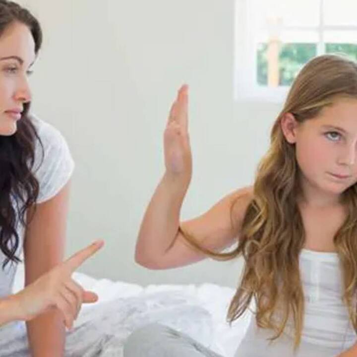 ਅਜਿਹੇ ਬੱਚਿਆਂ ਦੇ ਮਾਪੇ ਆਪਣੇ ਭਵਿੱਖ ਨੂੰ ਲੈ ਕੇ ਬਹੁਤ ਚਿੰਤਤ ਹਨ। ਇਨ੍ਹਾਂ ਗੱਲਾਂ ਨੂੰ ਧਿਆਨ 'ਚ ਰੱਖਦੇ ਹੋਏ ਅਸੀਂ ਤੁਹਾਨੂੰ ਅਜਿਹੇ ਨੁਸਖੇ ਦੱਸਣ ਜਾ ਰਹੇ ਹਾਂ ਜਿਸ ਨਾਲ ਤੁਸੀਂ ਆਪਣੇ ਜ਼ਿੱਦੀ ਬੱਚੇ ਨੂੰ ਕੰਟਰੋਲ ਕਰ ਸਕਦੇ ਹੋ।