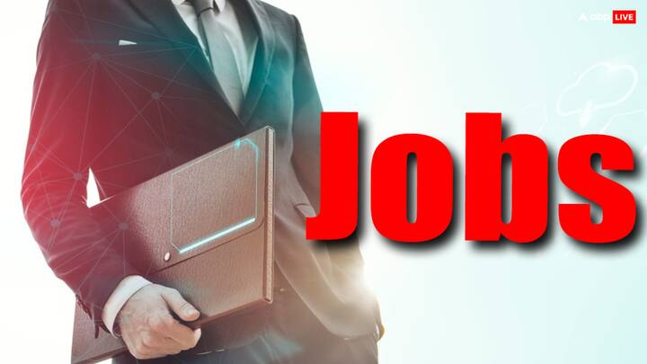 Assistant Professor Recruitment 2024: सहायक प्रोफेसर के पदों पर नौकरी पाने की इच्छा है तो ये खबर आपके लिए बेहद जरूरी है. तमिलनाडु में असिस्टेंट प्रोफेसर के हजारों पद पर भर्ती निकली है.