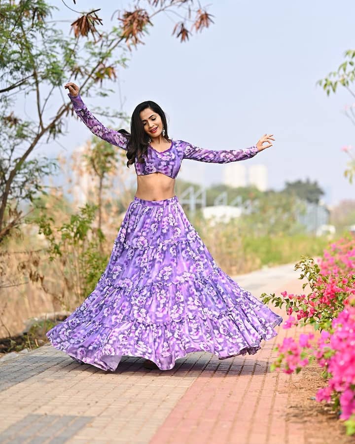 కార్తీక దీపం ఫేమ్ మోనిత.. తెలుగు ప్రేక్షకులకు ప్రత్యేక పరిచయం అవసరం లేదు. బిగ్ బాస్ ద్వారా కూడా ఈ భామ తెలుగు ప్రజలకు దగ్గరైంది.(Images Source : Instagram/shobhashettyofficial)