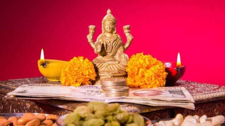 বৃহস্পতিবার নখ কাটাও ভালো নয়। বিশ্বাস অনুসারে, এটি করলে আর্থিক ক্ষতি হয় এবং পরিবারের সদস্যদের উন্নতি থেমে যায়।