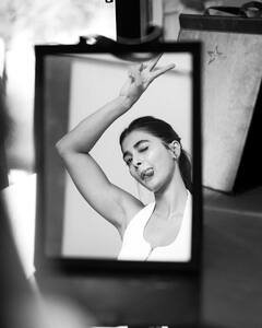 Pooja Hedge : తన చిట్టి చిట్టి కళ్లతో స్పై చేస్తానంటున్న పూజా హెగ్డే.. ఫోటో కోసమో?.. సినిమా కోసమో?