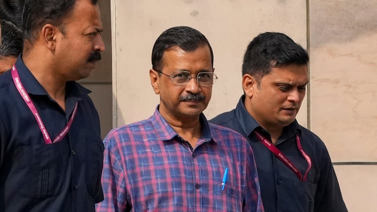 Arvind Kejriwal ED Custody Extended till 1 April Delhi HC dismisses PIL to remove एक तरफ झटका तो एक तरफ राहत, CM केजरीवाल के लिए कहीं खुशी कहीं गम!